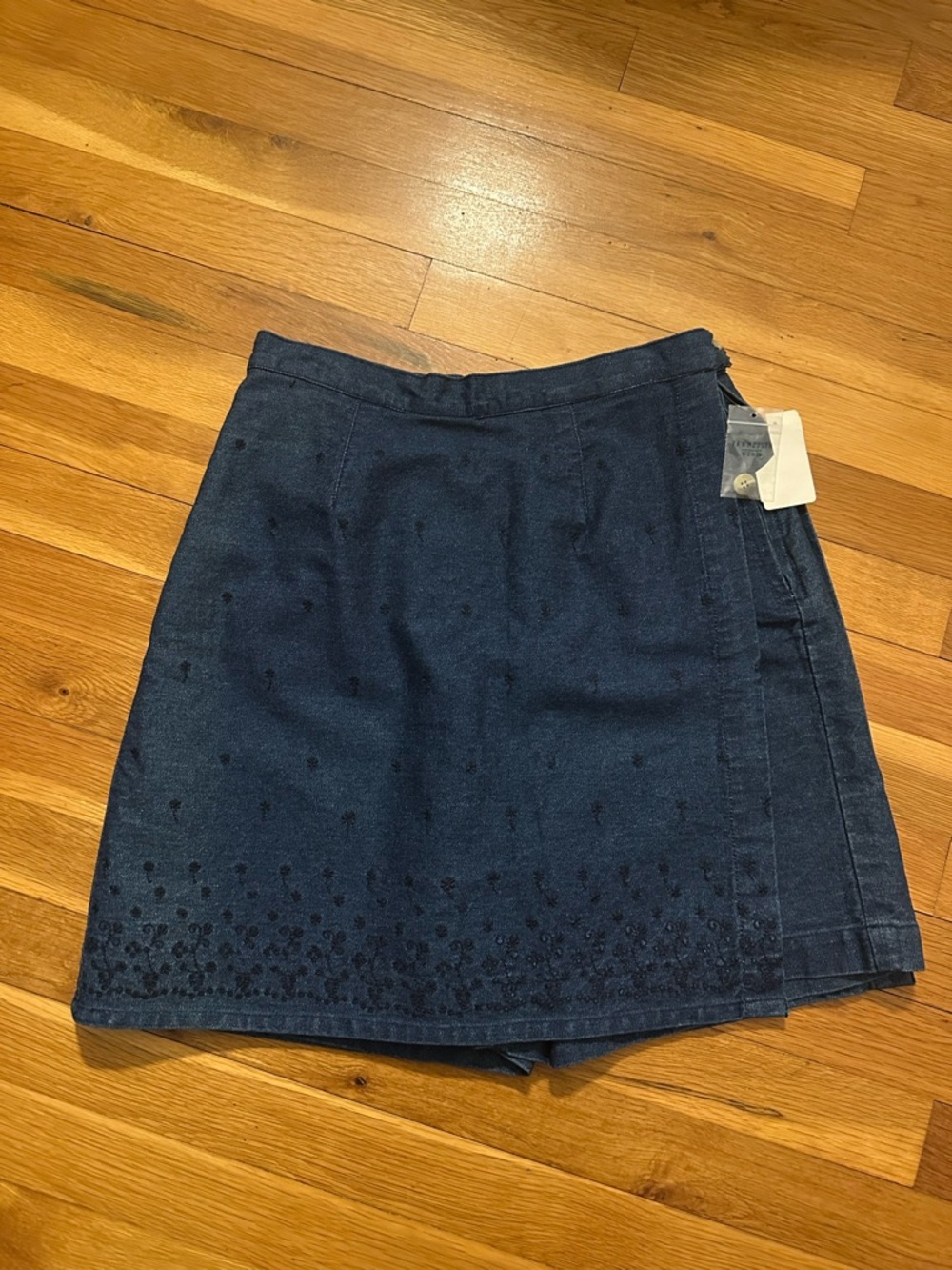 Van‎ Heusen Navy Embroidered Mini Skirt (Skort) built in shorts!